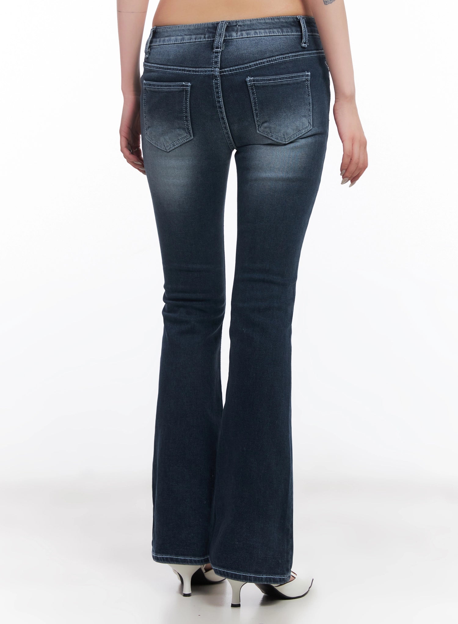 xinyu-low-rise-flared-denim-pants-ic503