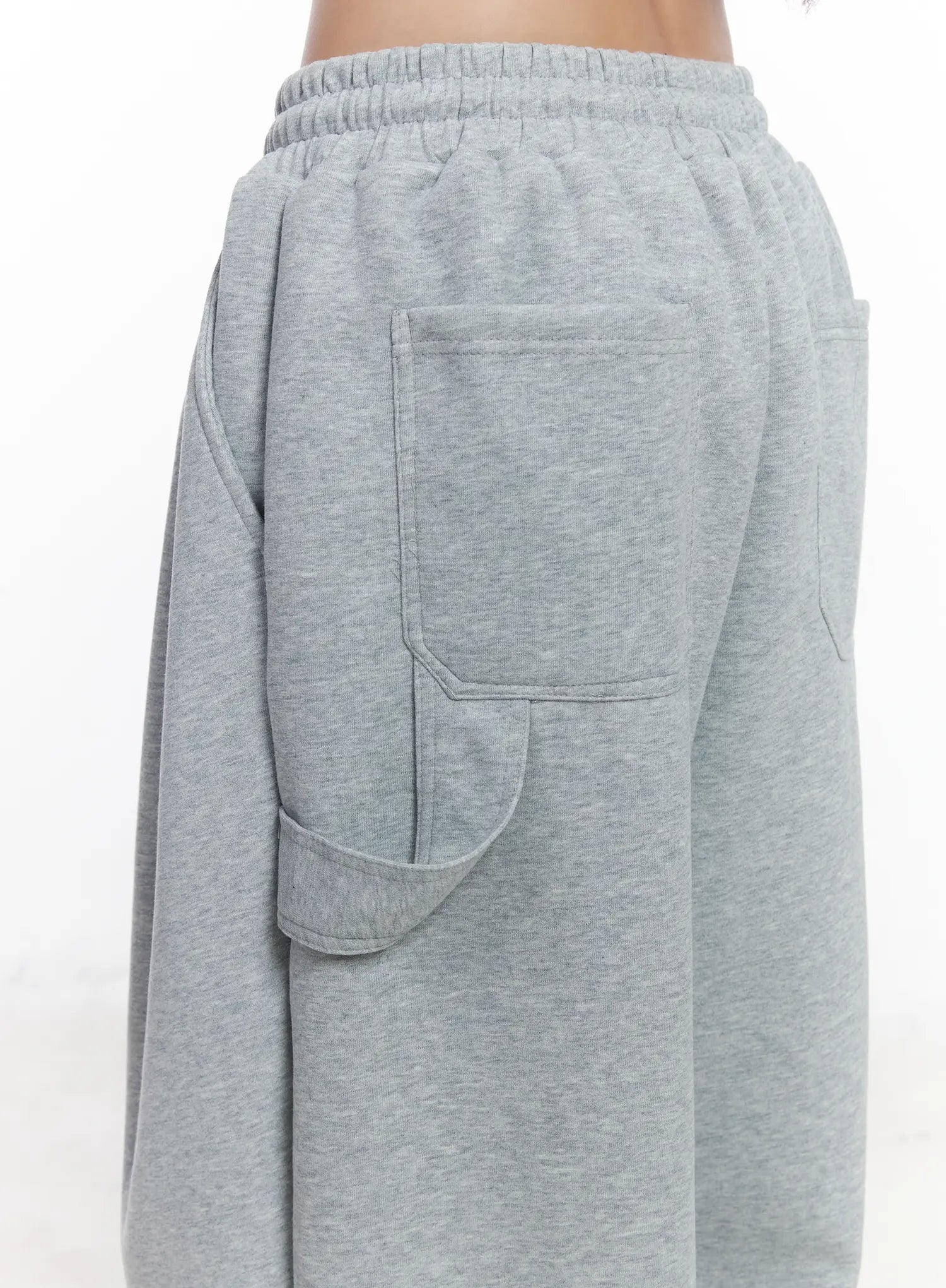 oversized-sweatpatns-cj530