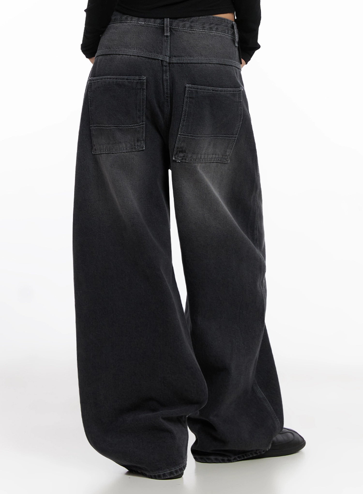 Casual Wide-Leg Baggy Jeans IS515 in Gray, back close-up on model, showing oversized square back patch pockets, washed gray cotton, and wide pooling hem.