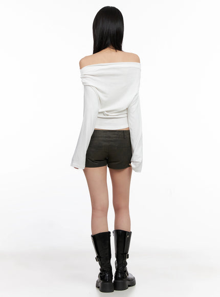 low-rise-faux-leather-shorts-is508