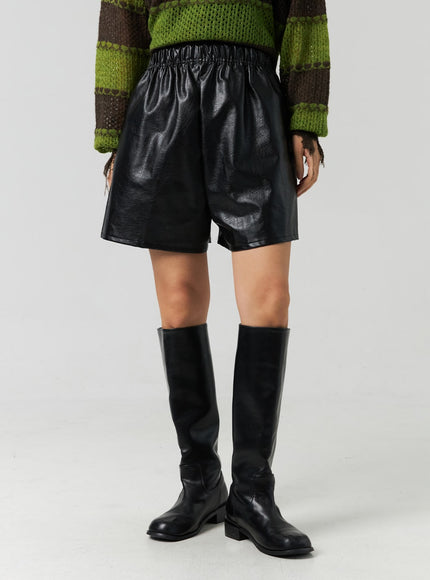 faux-leather-elastic-waist-shorts-co323