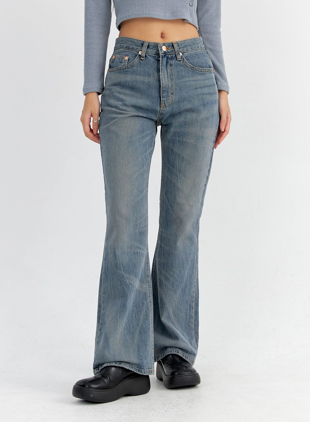 Vintage Washed Bootcut Jeans CO325 in blue, front mid-body close-up on model arms relaxed, slim fit high-rise five-pocket denim with pronounced vintage wash and bootcut hem flare.