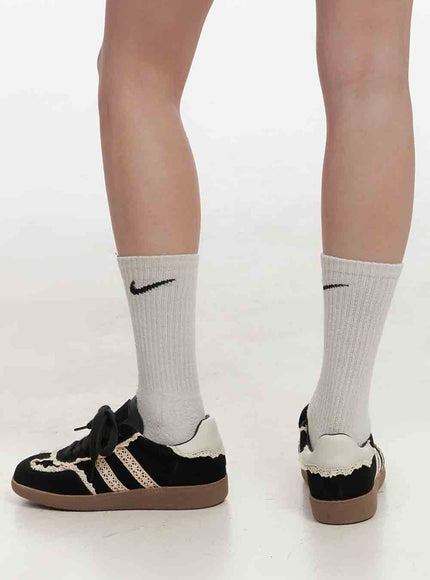 lace-trim-striped-sneakers-ij503