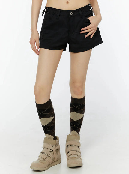 black-cargo-pocket-shorts-iu518