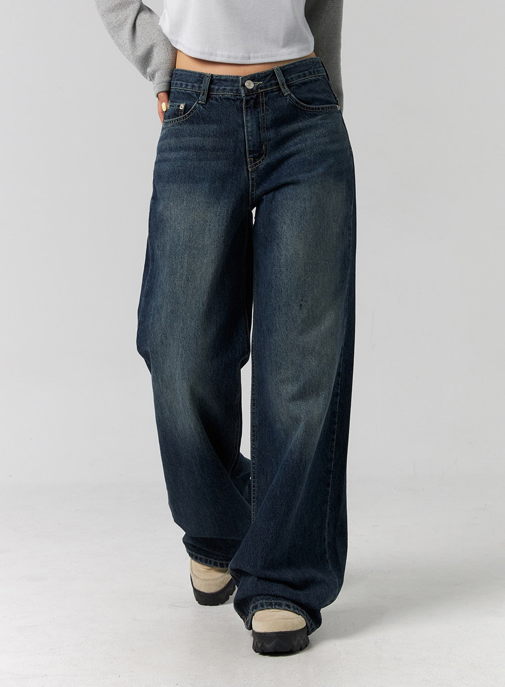Low Rise Washed Wide Jeans CG315 in dark blue, front close-up from low waist to floor, wide-leg denim with subtle washed fading and slight pooling at hem, low-rise fit on model.
