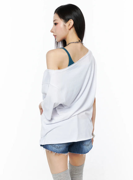oversized-off-shoulder-graphic-tee-cu511