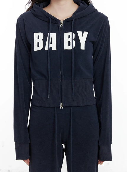 velour-cropped-long-sleeve-graphic-hoodie-cj526