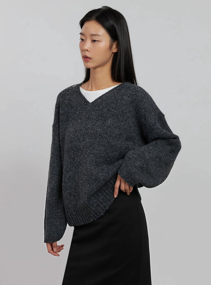 oversized-v-neck-knit-top-ij508