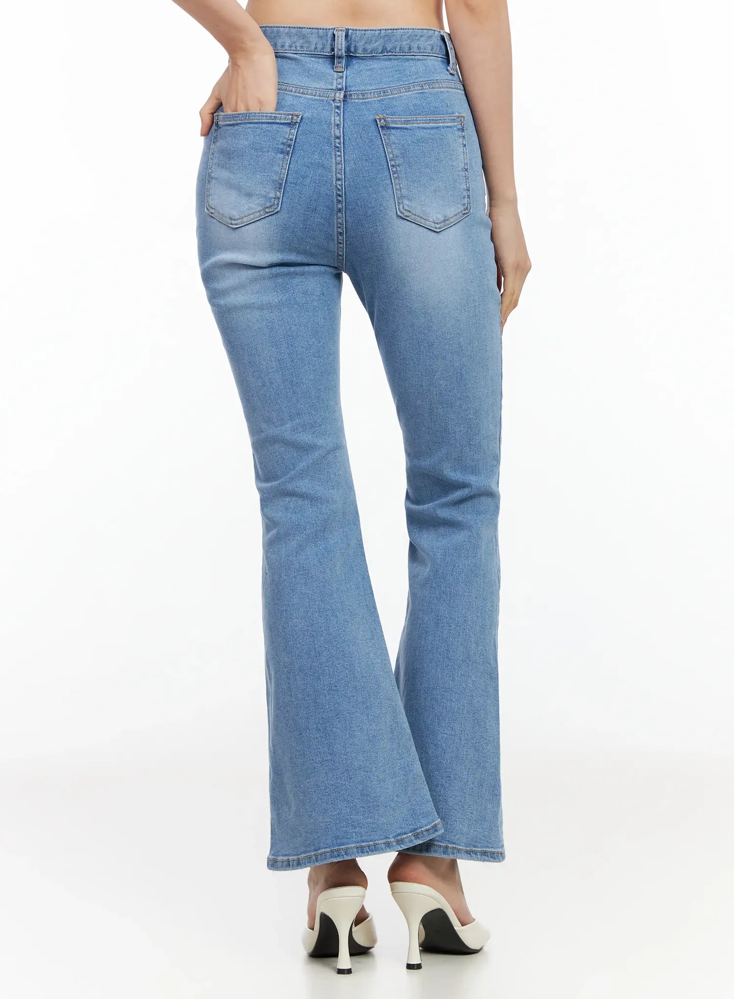 zaza-bootcut-light-washed-jeans-im524