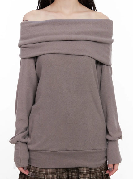loose-fit-off-shoulder-long-sleeve-top-cn512