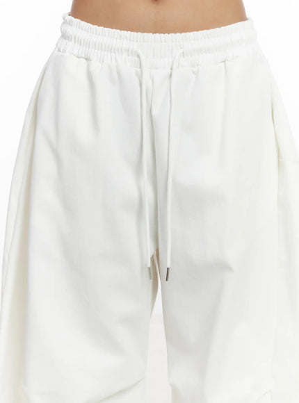 back-pocket-detail-white-pants-cj512