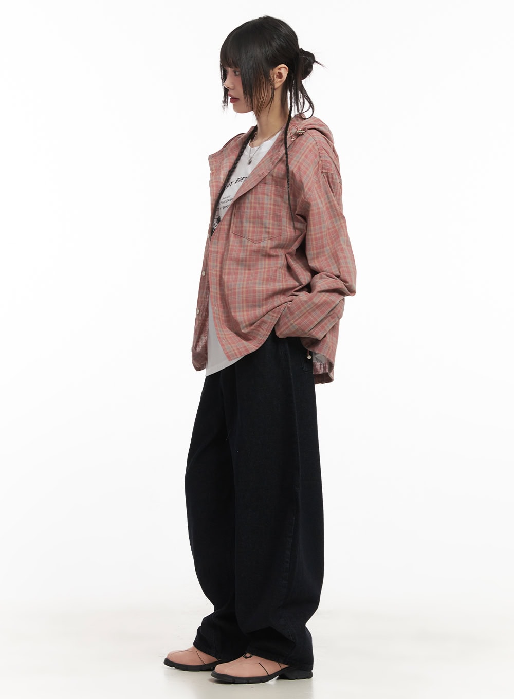 Dory Embroidered Baggy Jeans CF518 in dark blue, side full-body view on model, oversized baggy denim silhouette layered under pink plaid hooded overshirt, relaxed street look.