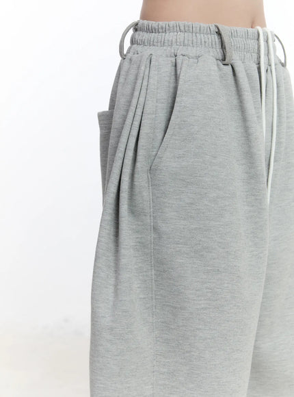 Pleated Baggy Sweat Shorts CA503 - Casual style | LEWKIN Pleated Baggy Sweat Shorts CA503 - Casual style | LEWKIN