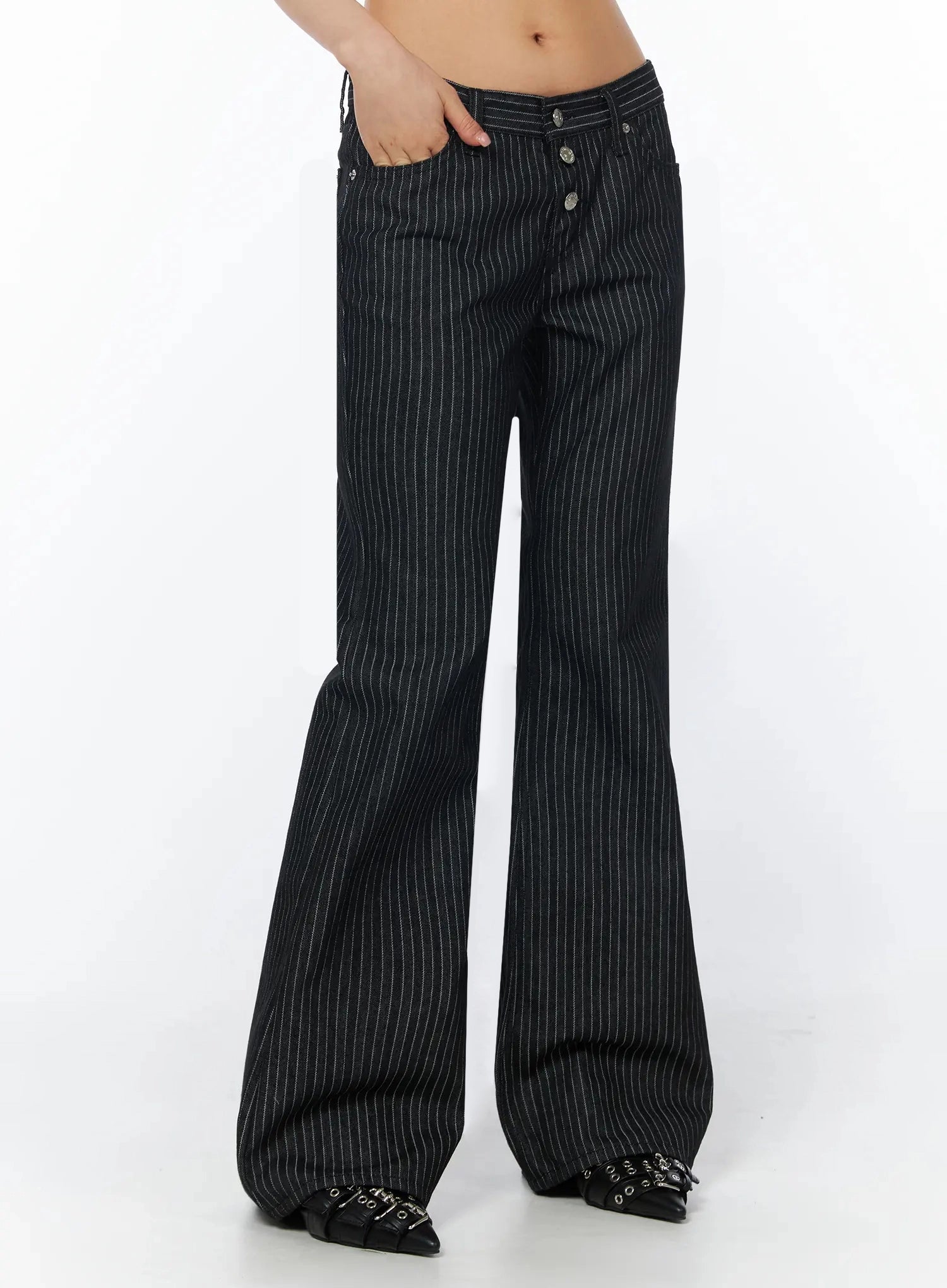 mid-rise-flared-pinstripe-pants-iu508