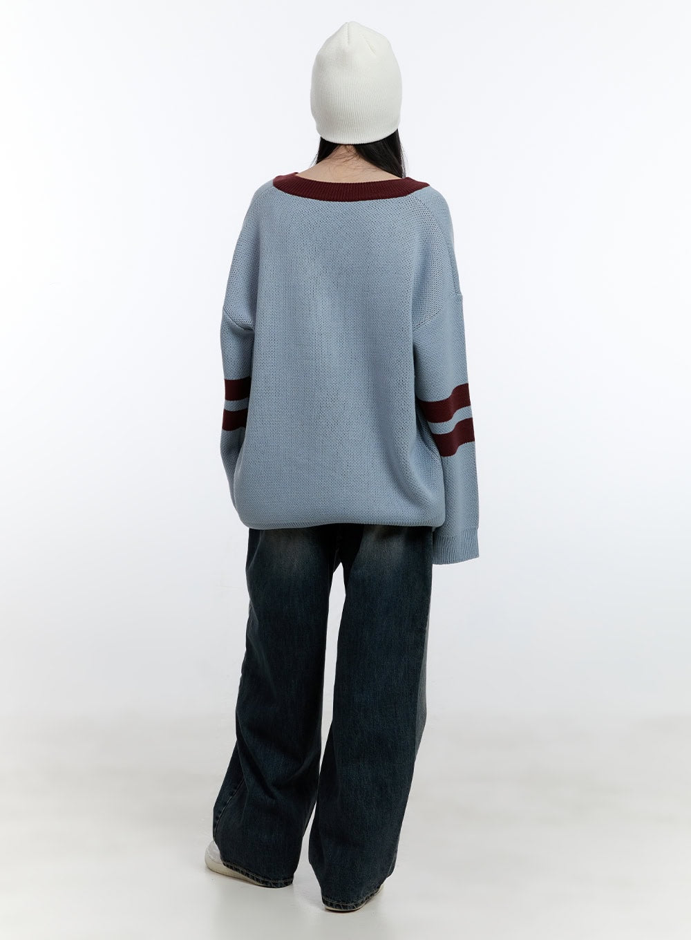 two-tone-graphic-v-neck-sweater-cj521