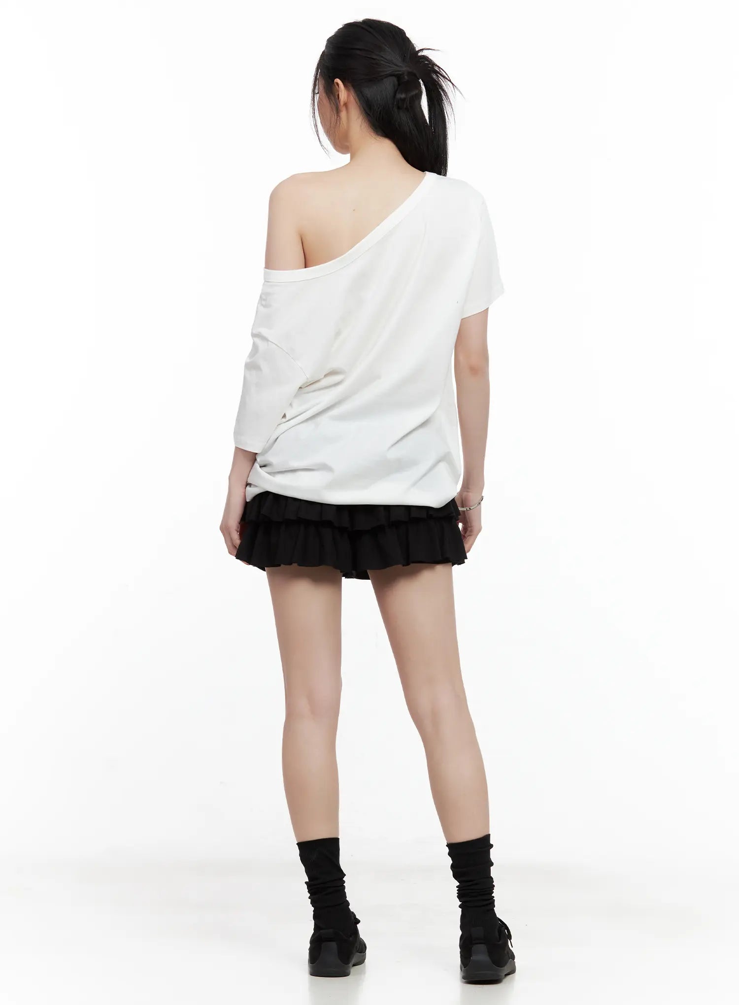 graphic-off-shoulder-oversized-tee-cl501