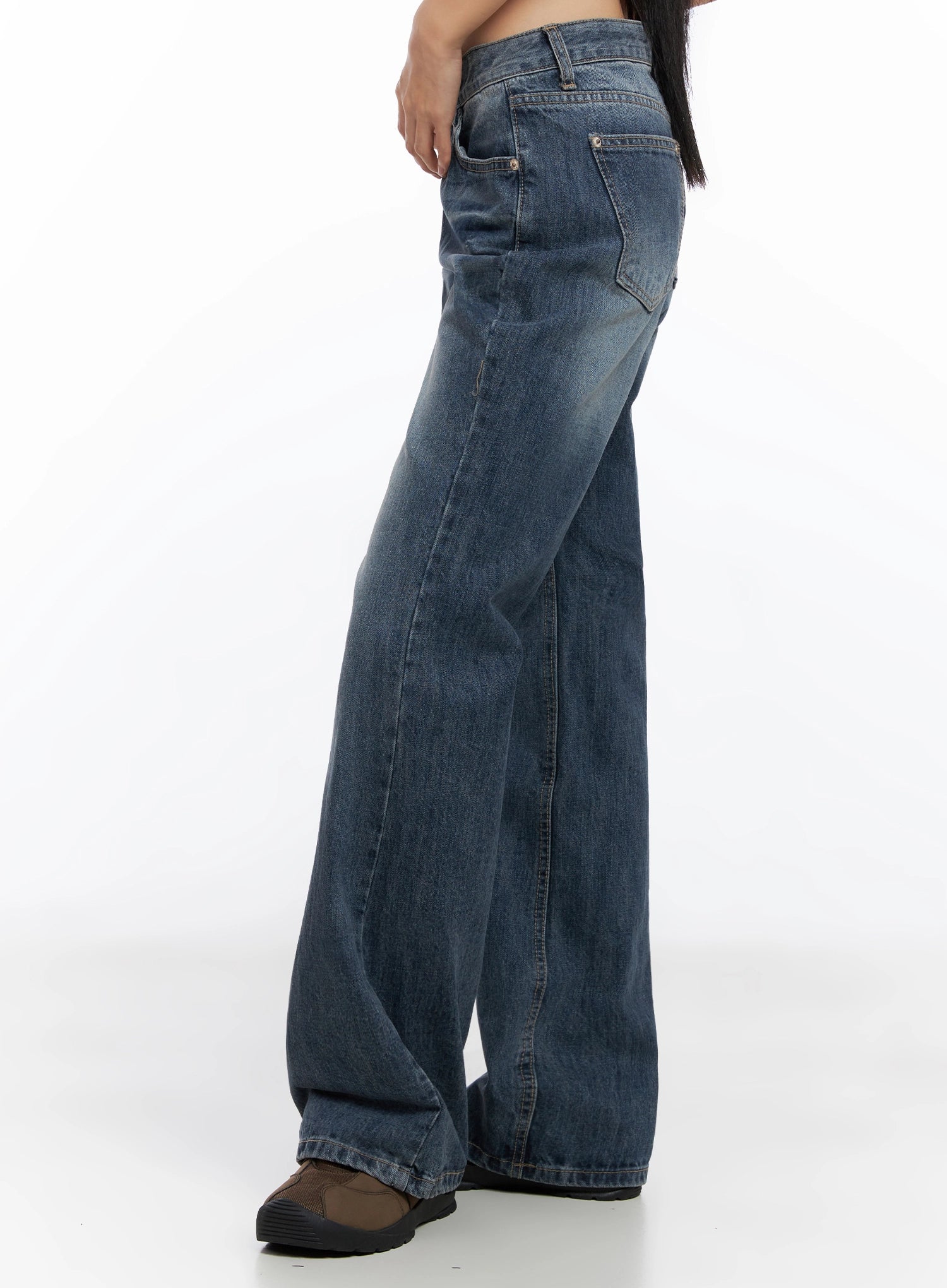 Myra Washed Bootcut Jeans IO516 in dark blue, rear side-angle close-up on model, back pocket stitch detail and side seam visible, washed cotton fabric texture, bootcut hem.