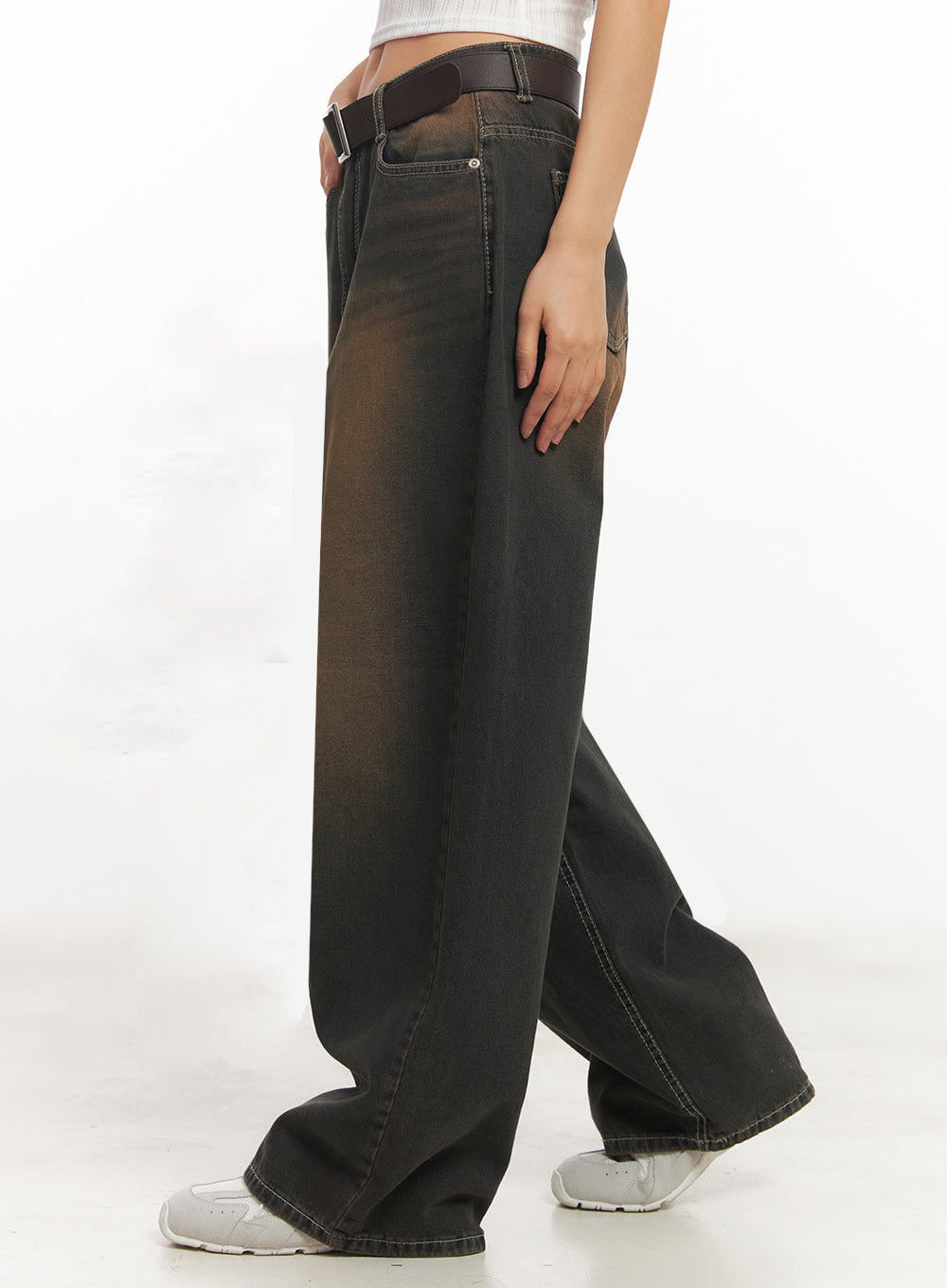 Bethany Vintage Washed Baggy Jeans IA524 in dark brown washed denim, side close-up on model, highlighting wide oversized leg, brown-to-black vintage wash gradient, side seam stitching and belt hardware.