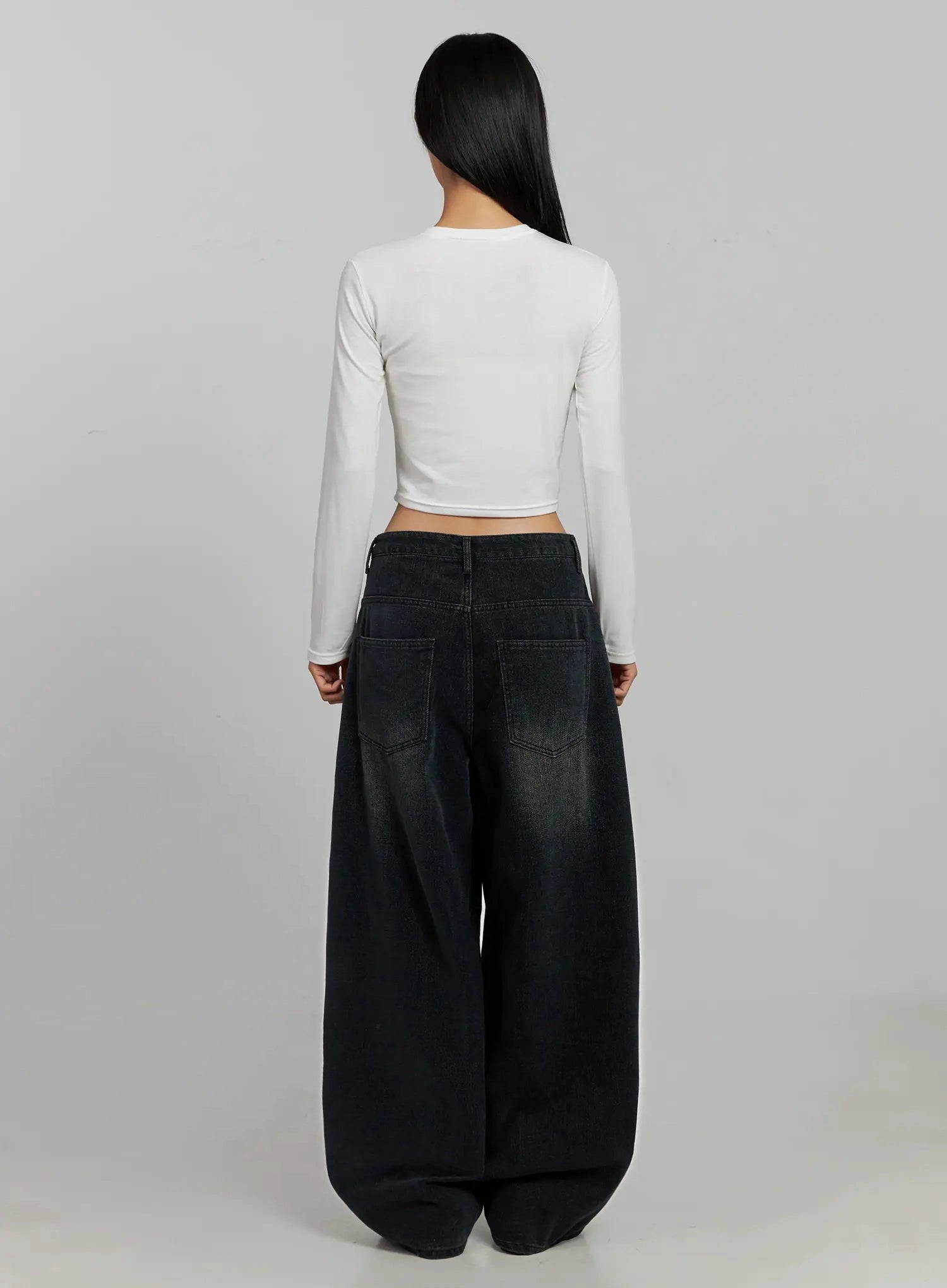 Aubree Washed Wide Jeans IJ502 in dark blue, full-length back view on model, revealing large back patch pockets with stitching detail and washed finish on voluminous wide leg.
