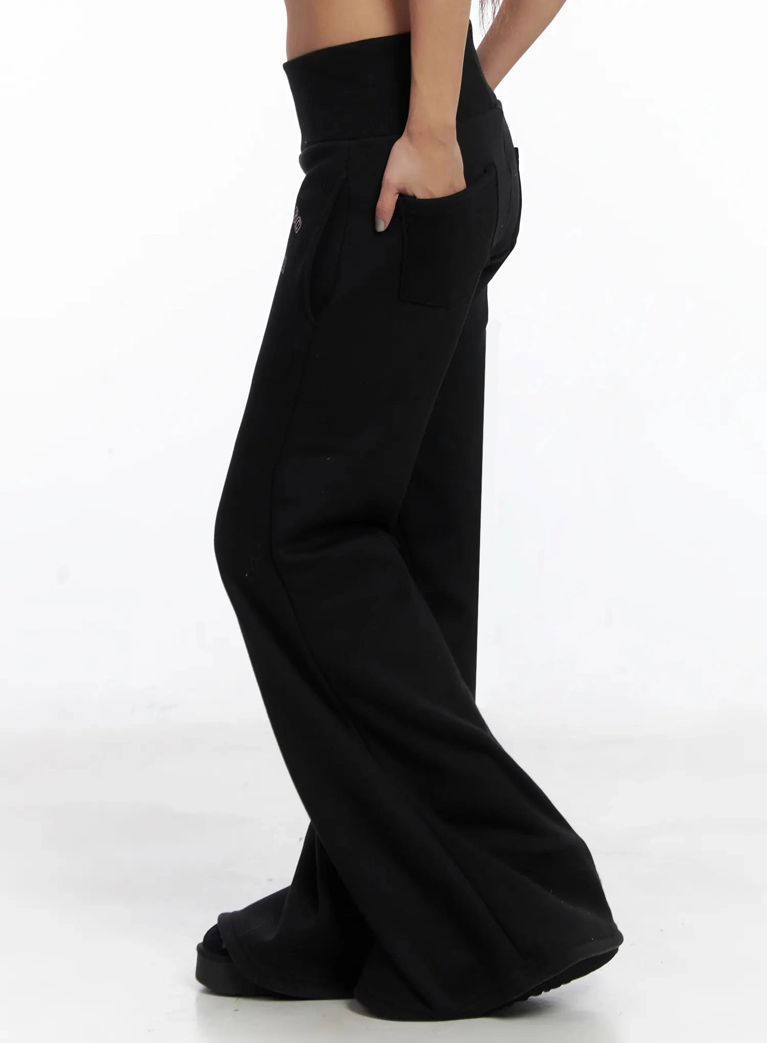 graphic-bootcut-pants-in528