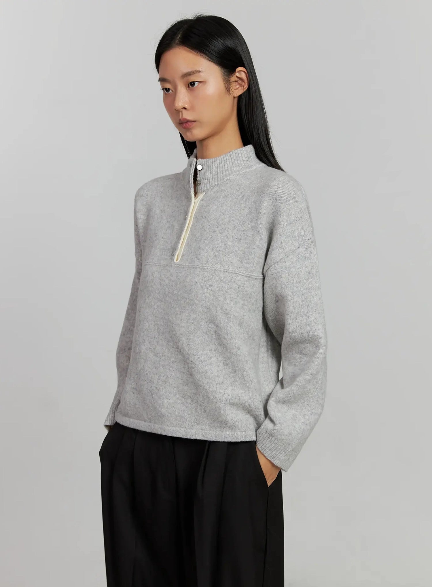 contrast-collar-knit-top-ij505