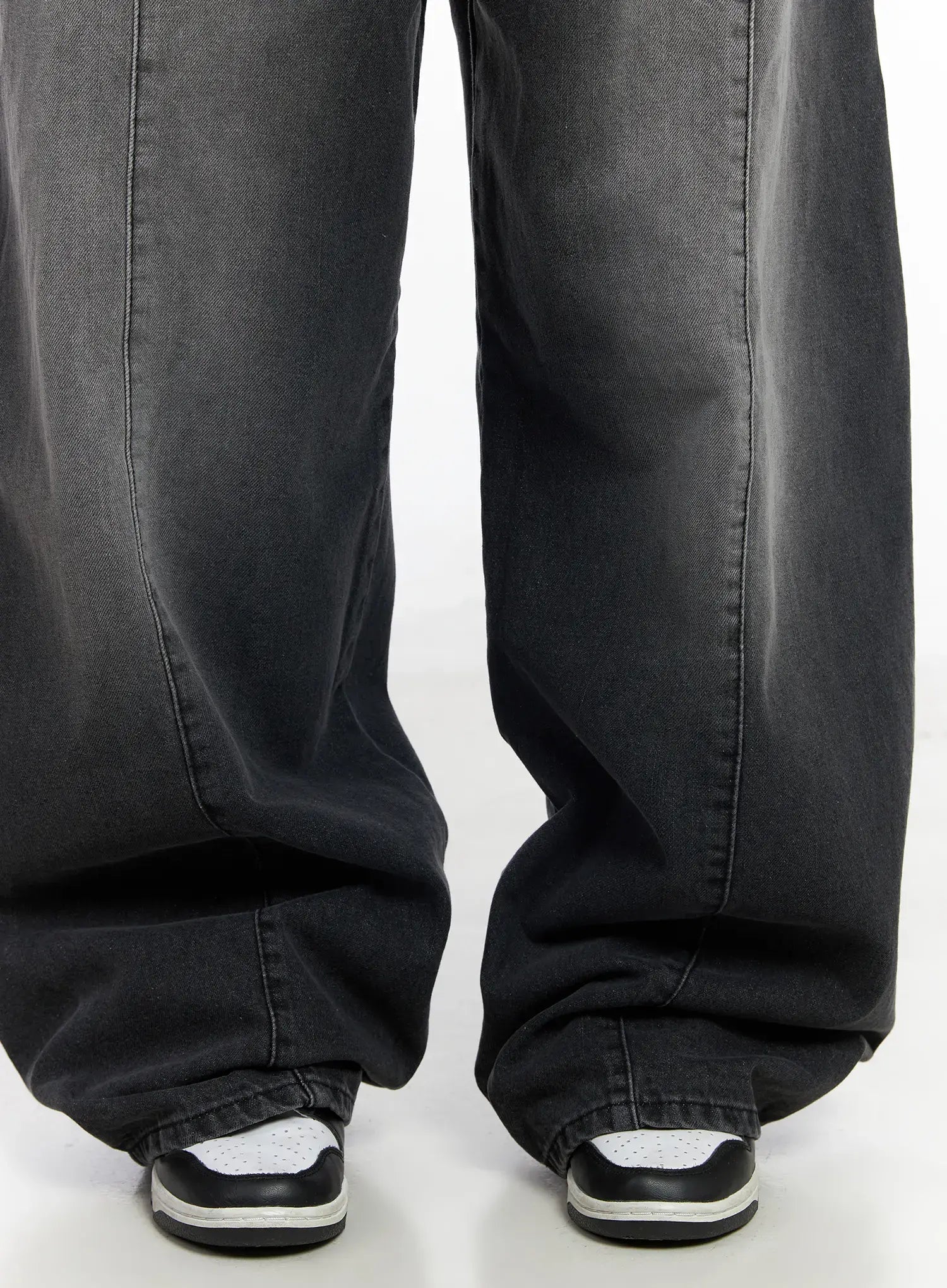 alana-belt-detail-baggy-jeans-cj530