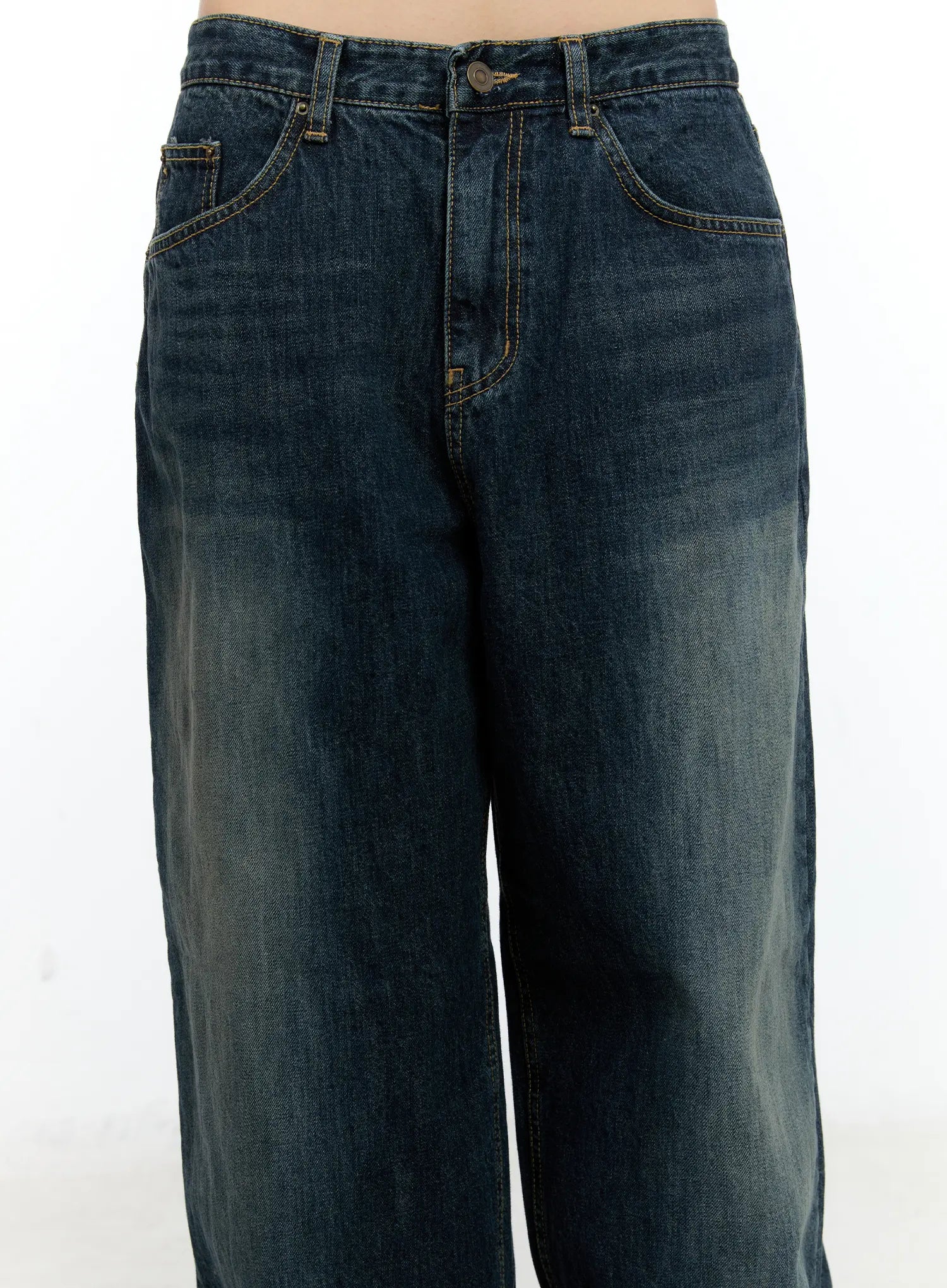 Hunter Washed Wide Leg Jeans CN517 in dark blue, front waist close-up on model, highlighting five-pocket construction, button fly, gold contrast stitching and washed denim surface.