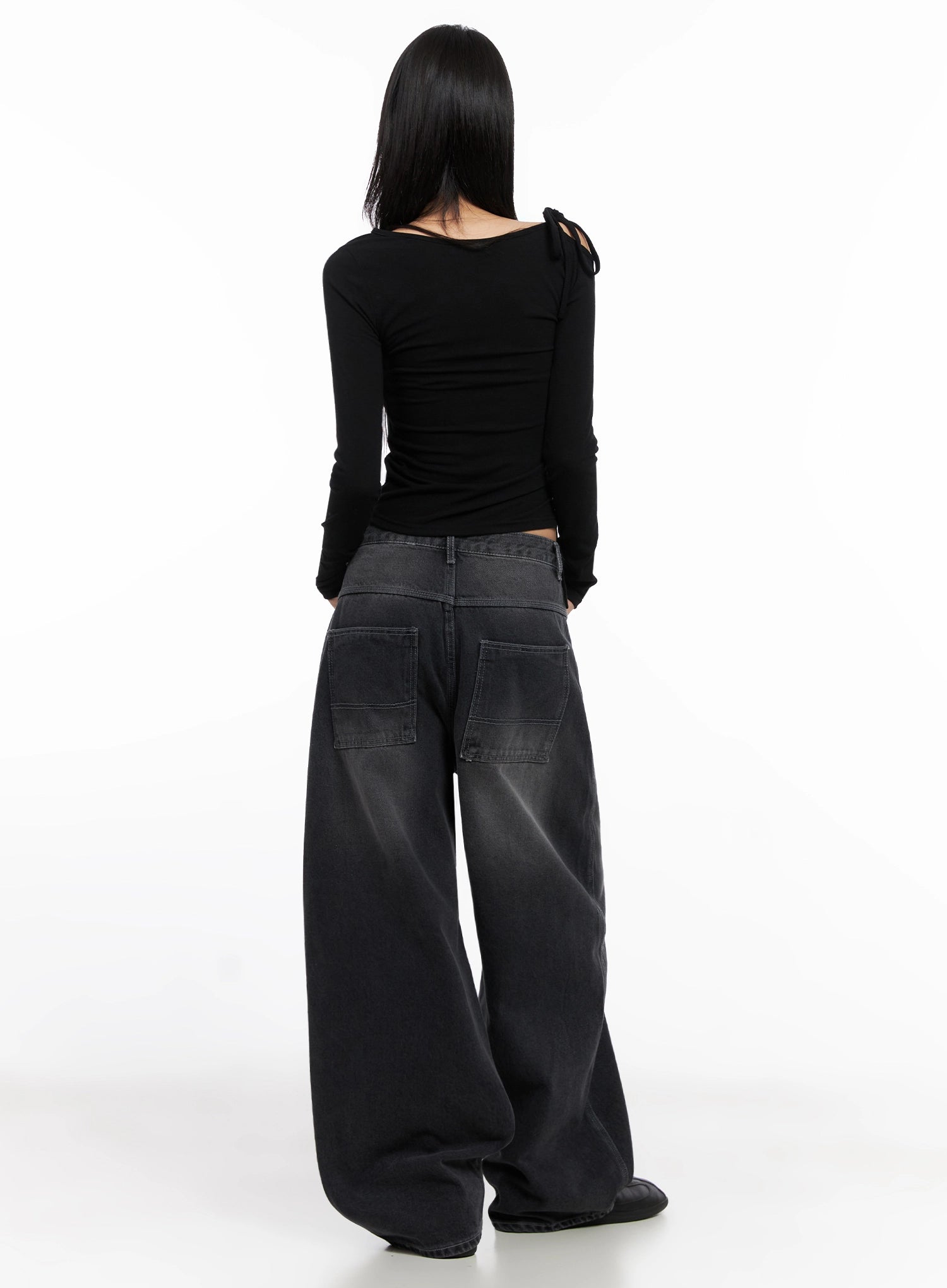 Casual Wide-Leg Baggy Jeans IS515 in Gray, full-length back view on model, large back patch pockets, extreme wide-leg silhouette in washed cotton, paired with black crop top.