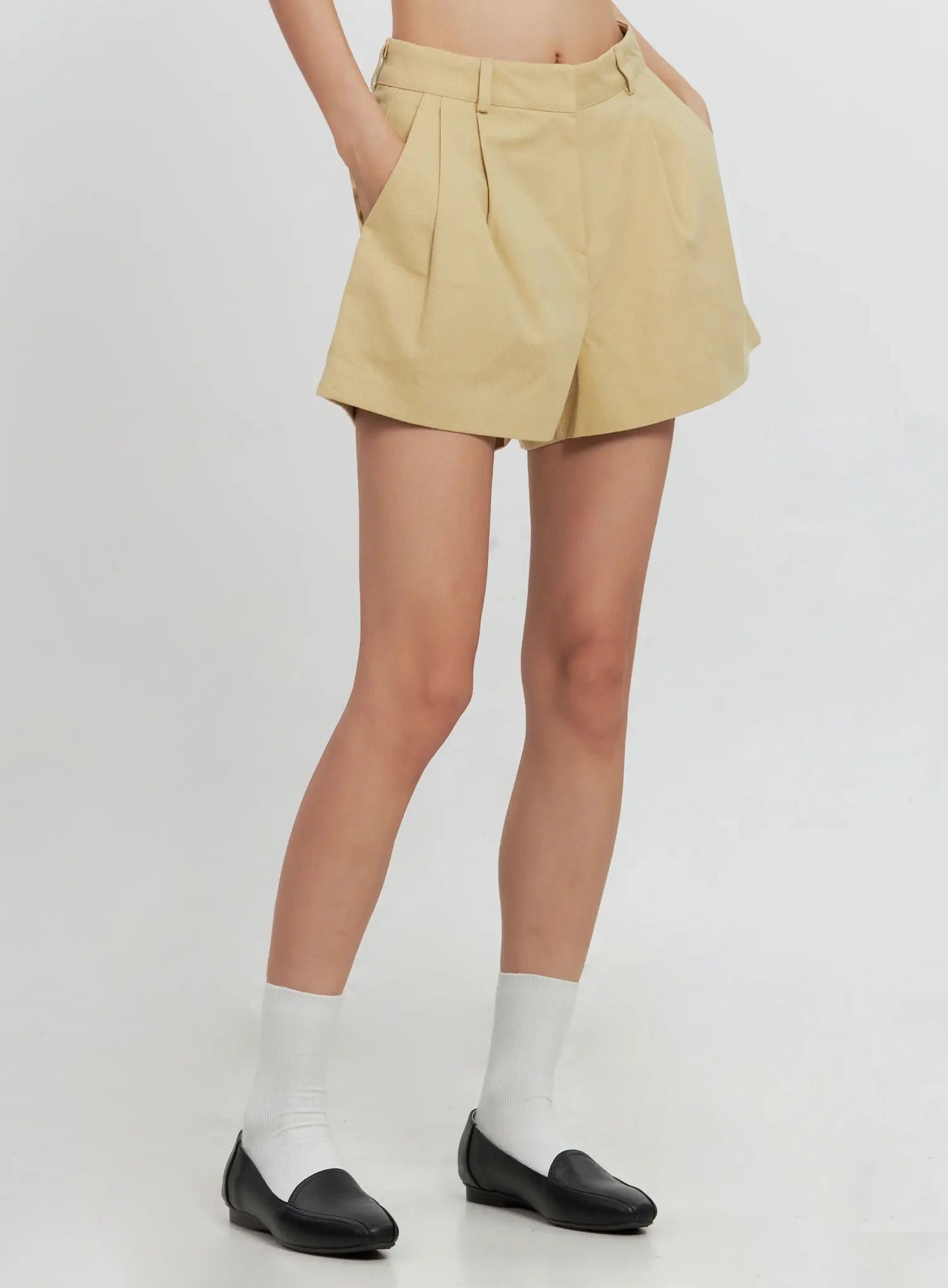 pleated-pintuck-shorts-il528