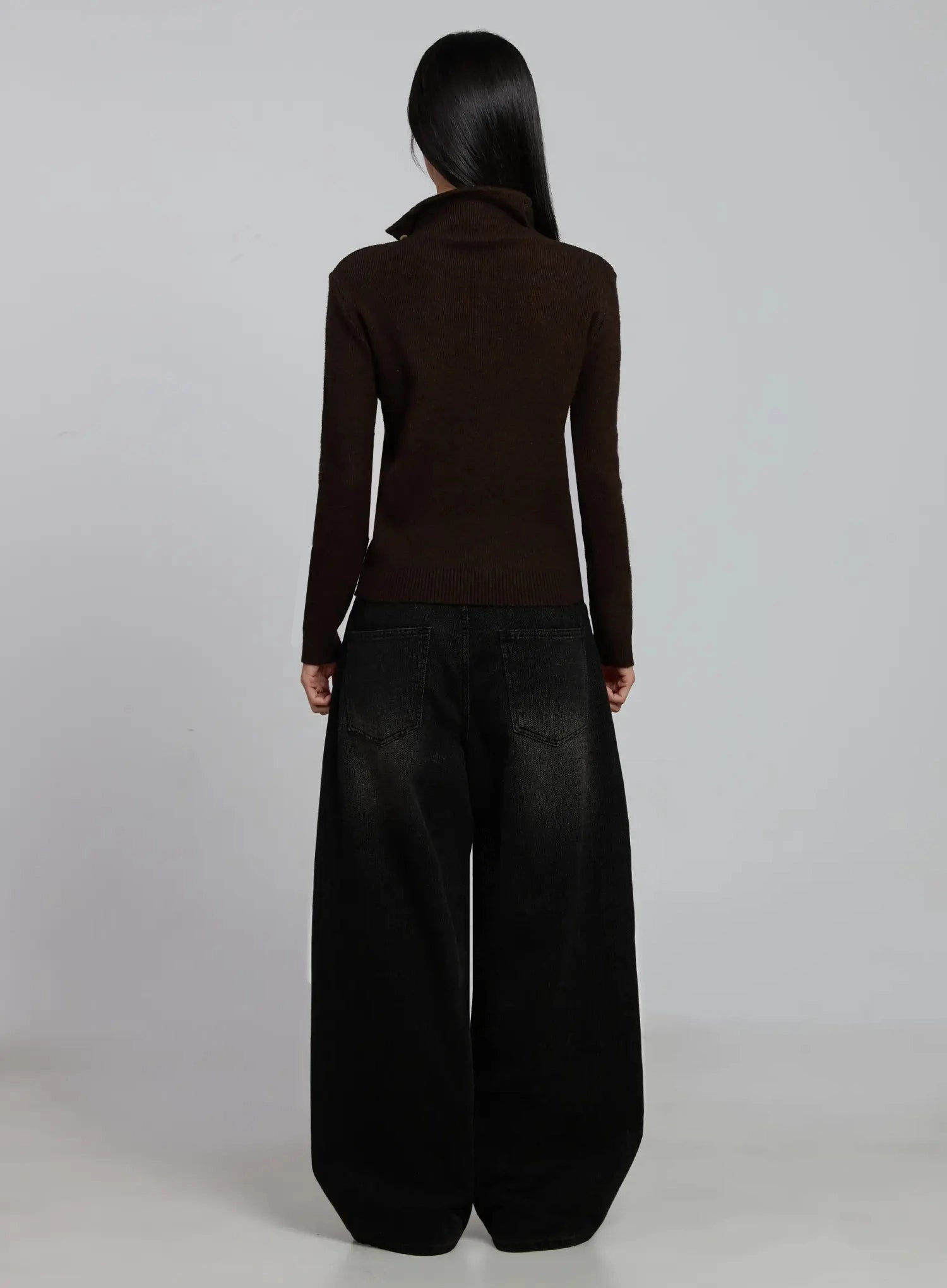 button-detail-high-neck-sweater-im520