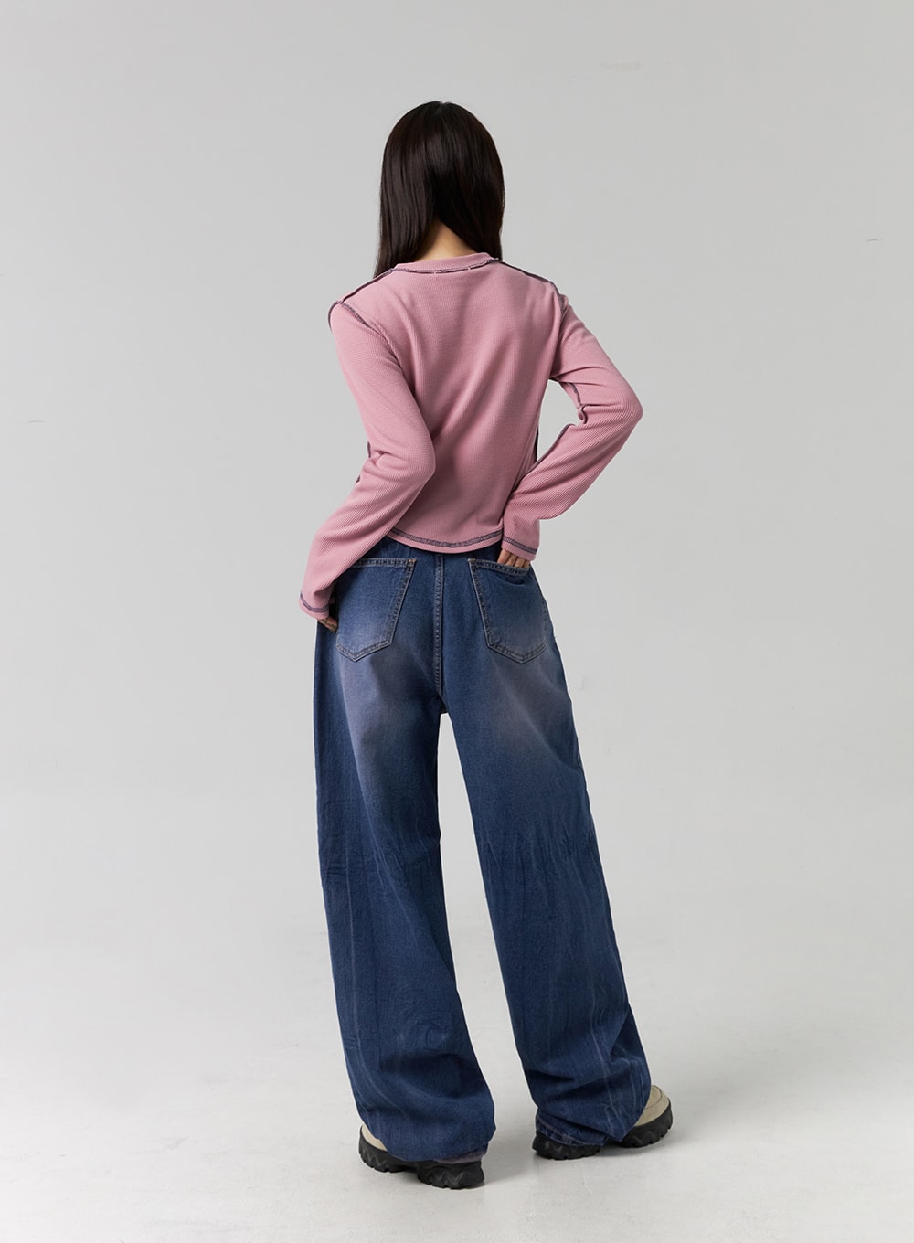 Wide Leg Cotton Jeans CG331 in blue, full back view on model, showing back pockets, washed indigo denim, wide silhouette and pooled hem, paired with pink long-sleeve top.