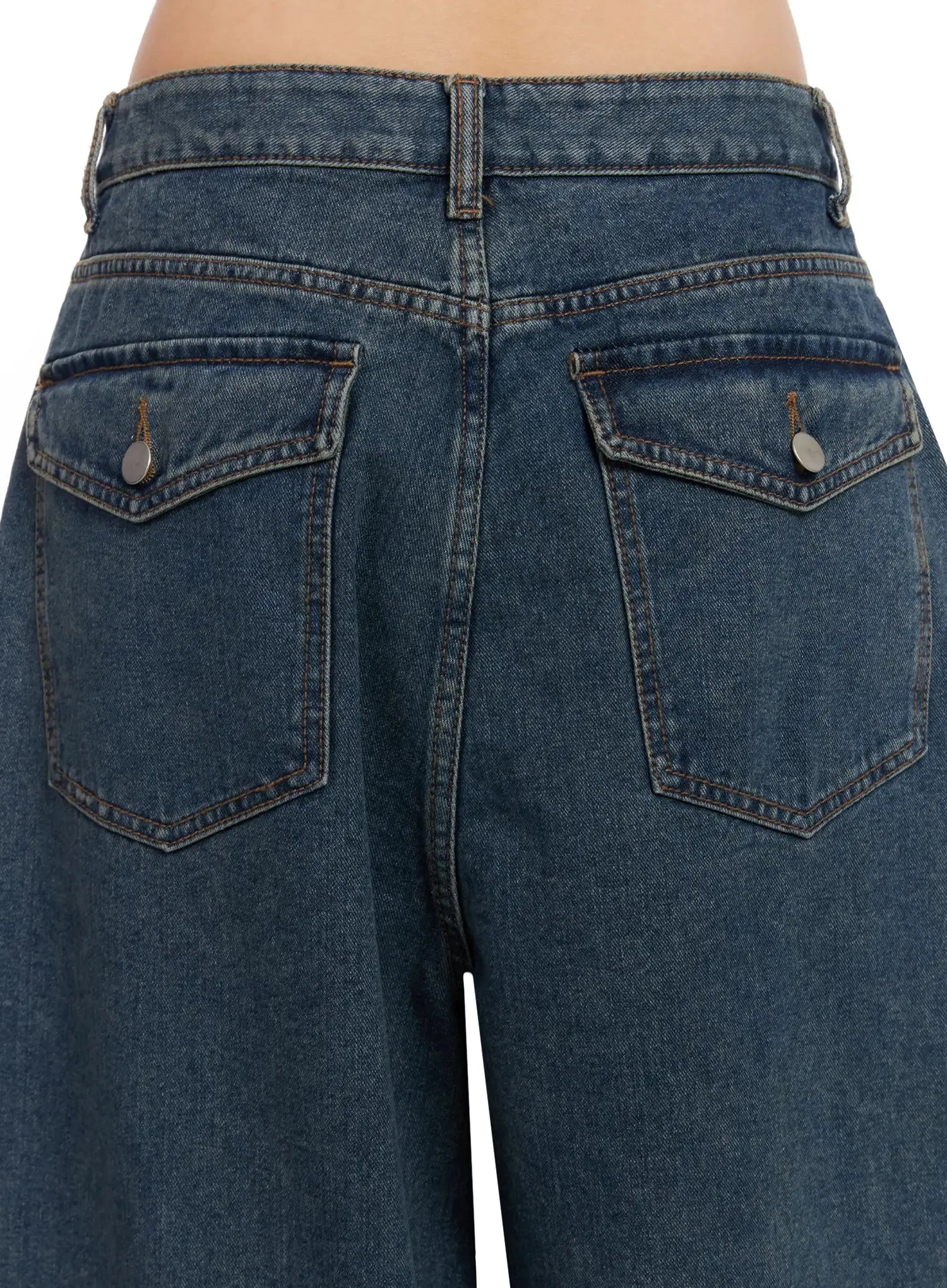 Aleena Mid-Wash Baggy Jeans IN528 in dark blue, close-up back pocket detail showing dual flap pockets with silver rivet buttons and contrast topstitching on washed cotton denim.