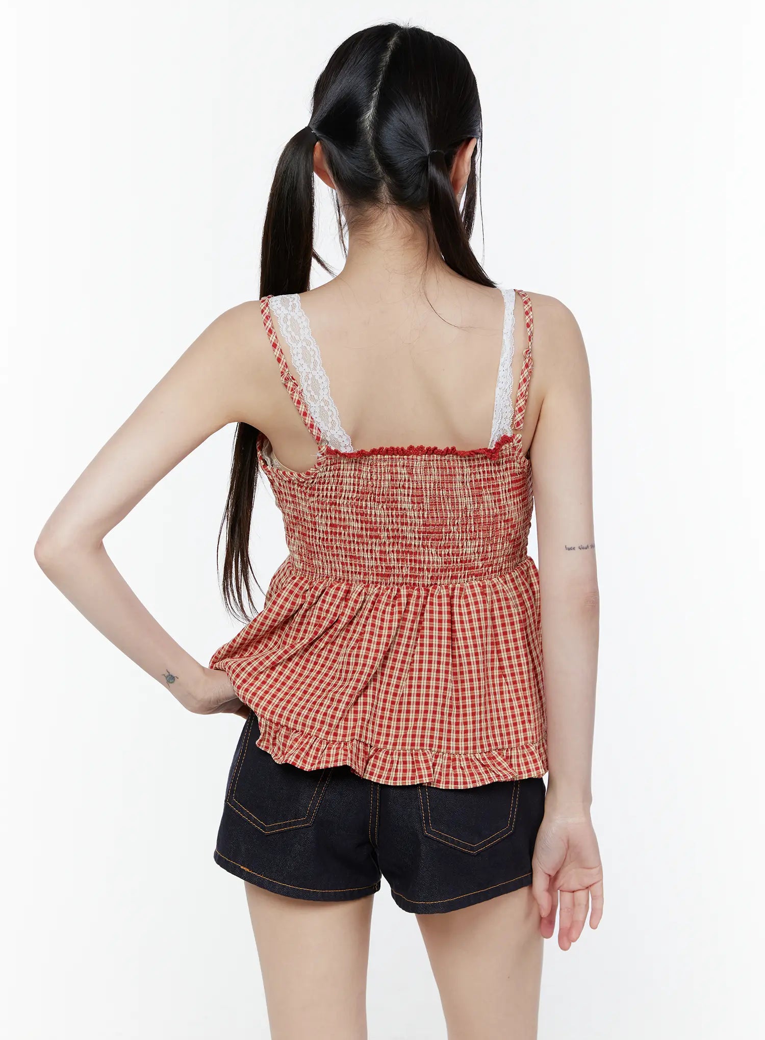 gingham-buttoned-sleeveless-top-cu508