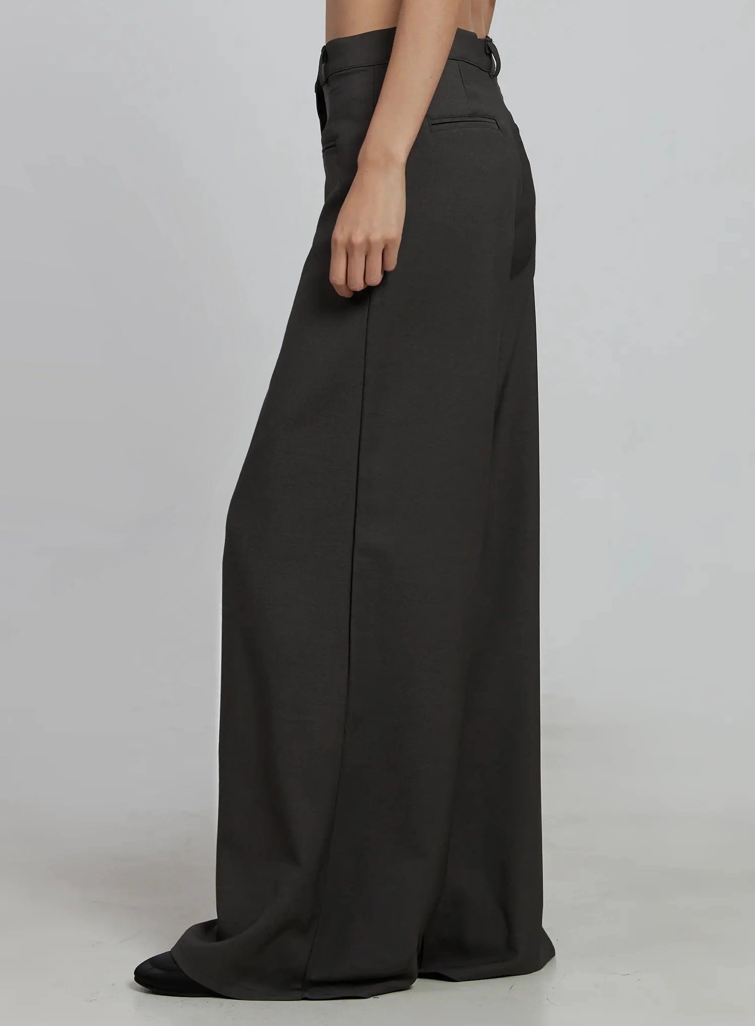 wide-leg-tailored-trousers-im520