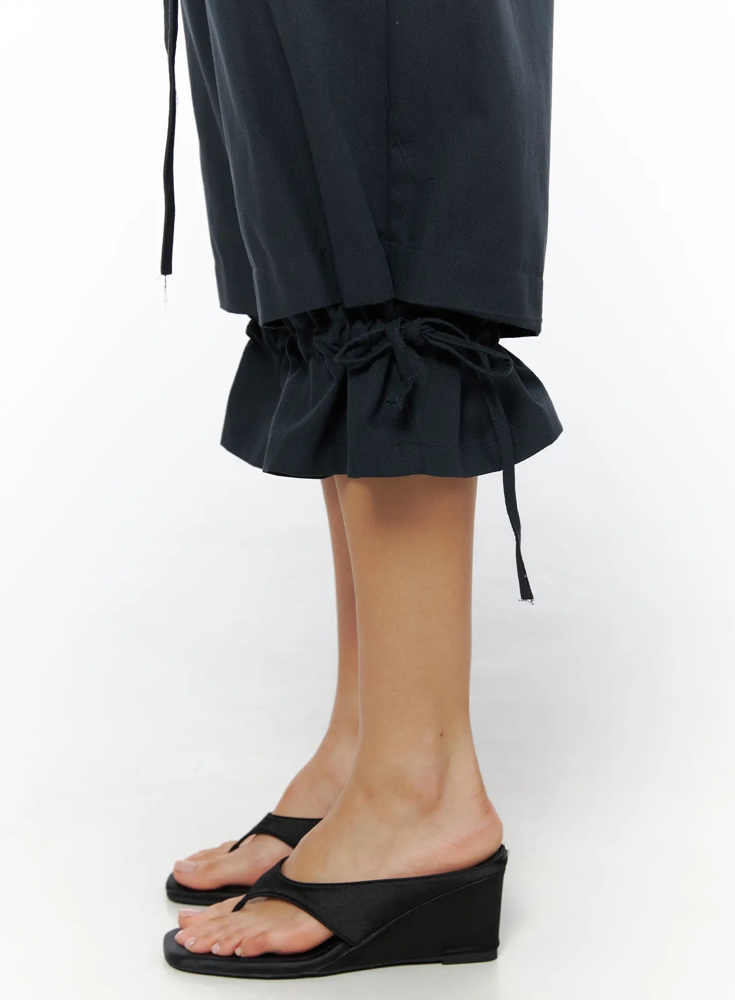 ribbon-detail-capri-pants-cu512