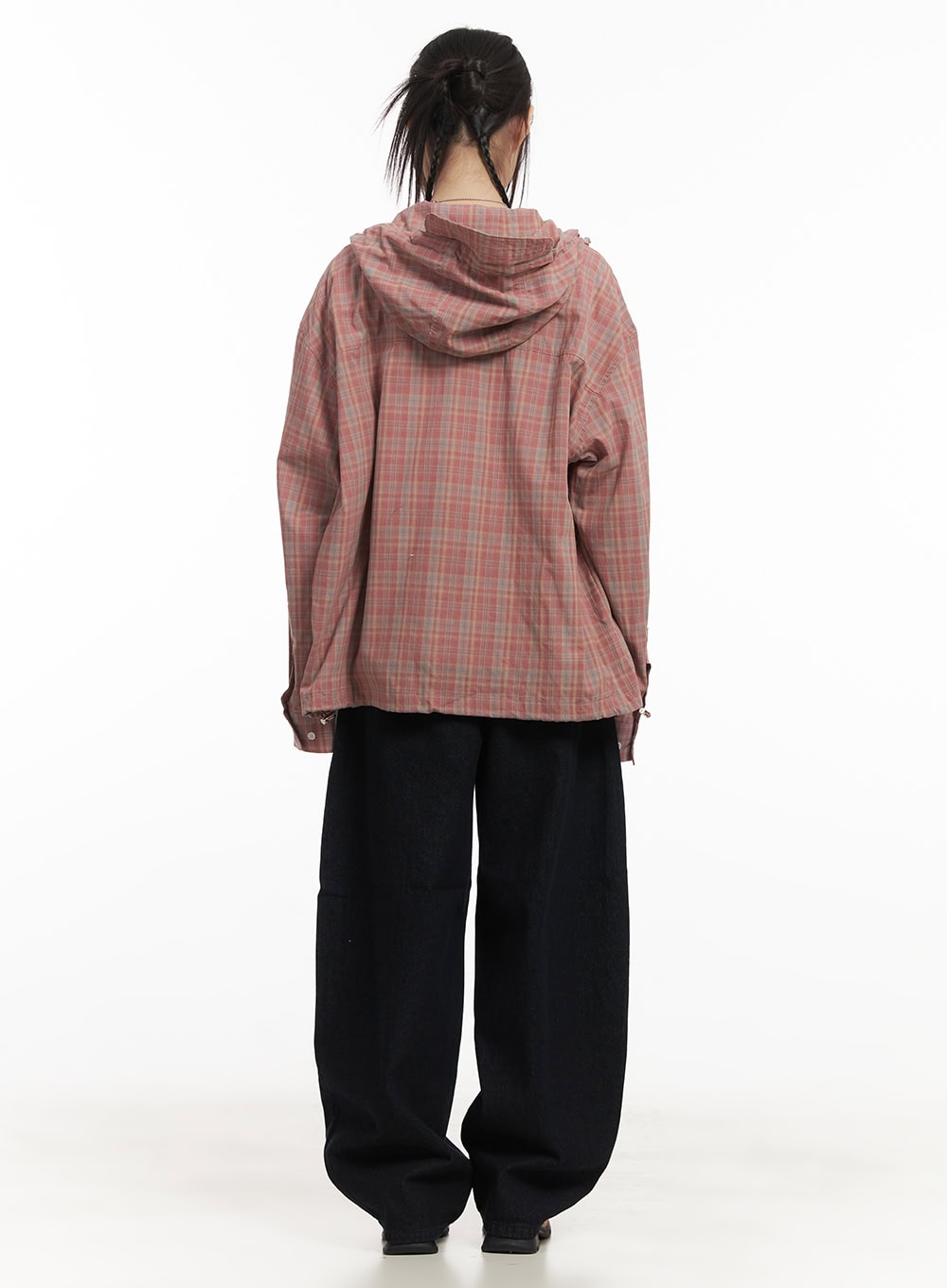 Dory Embroidered Baggy Jeans CF518 in dark blue, back full-body view on model, wide baggy denim legs with back yoke visible, styled with pink plaid hooded shirt.