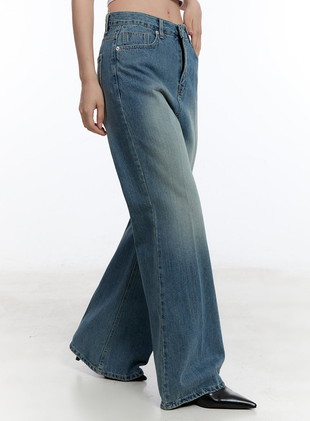 Aliya Washed Bootcut Jeans IU503 in dark blue, side close-up from hip to hem, wide-fit washed denim highlighting bootcut flare silhouette and side seam detail.