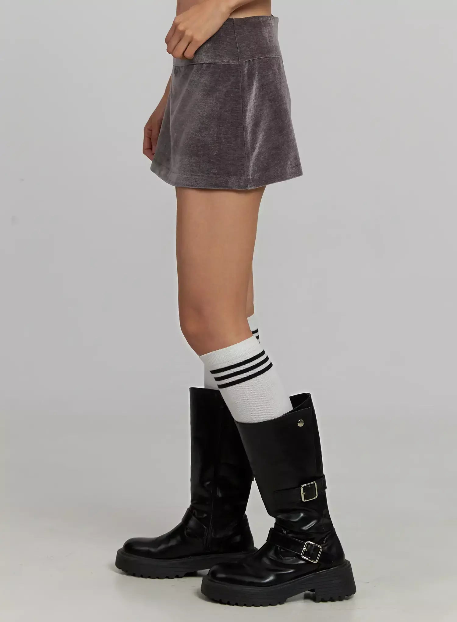 velvet-low-rise-mini-skirt-ij502