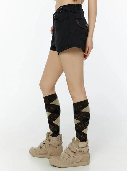 black-cargo-pocket-shorts-iu518