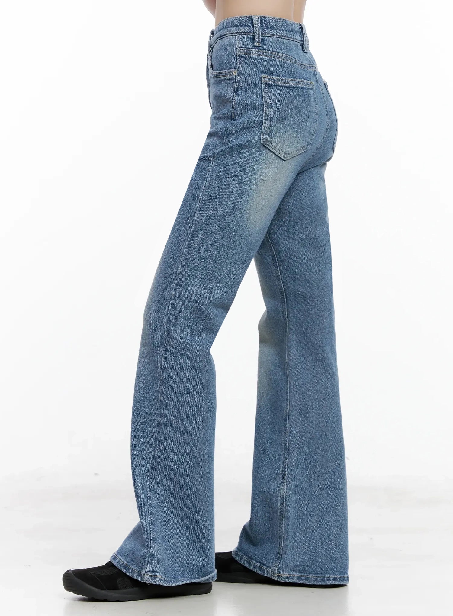 Hikaru High-Waist Flare Jeans IL531 in blue, rear side-angle close-up on model, back patch pocket detail visible, washed denim with subtle fade, flare leg from hip to hem.