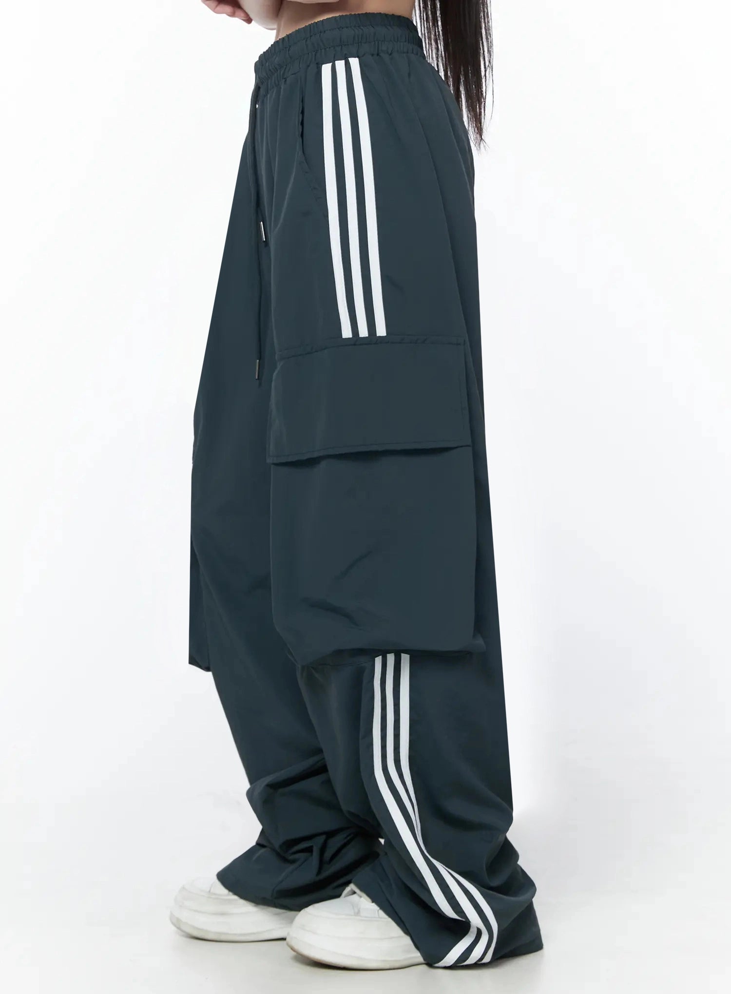 nylon-cargo-track-pants-iu512