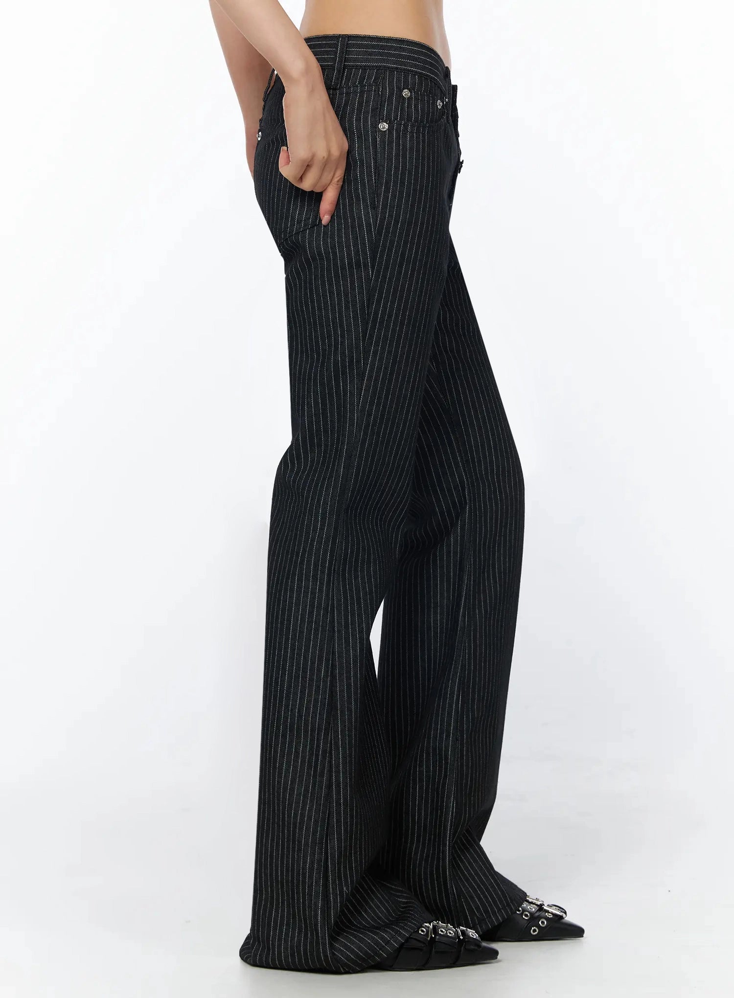 mid-rise-flared-pinstripe-pants-iu508