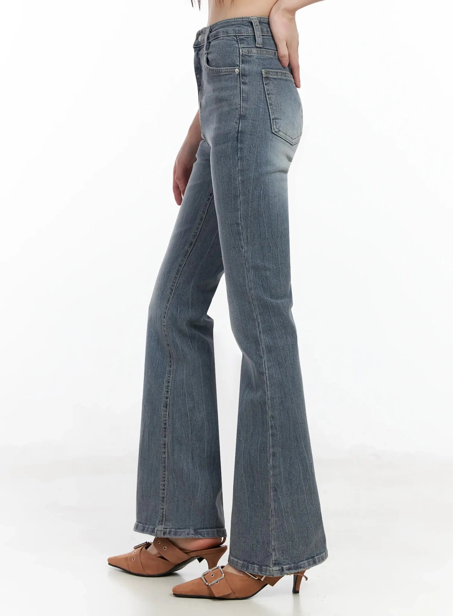 chlo-high-rise-bootcut-jeans-im523