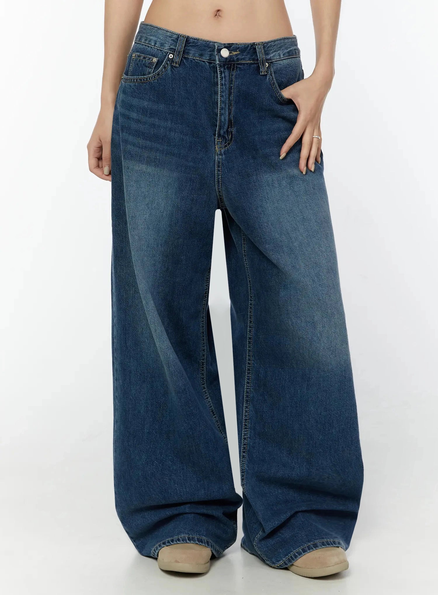amos-wide-leg-washed-jeans-iu522