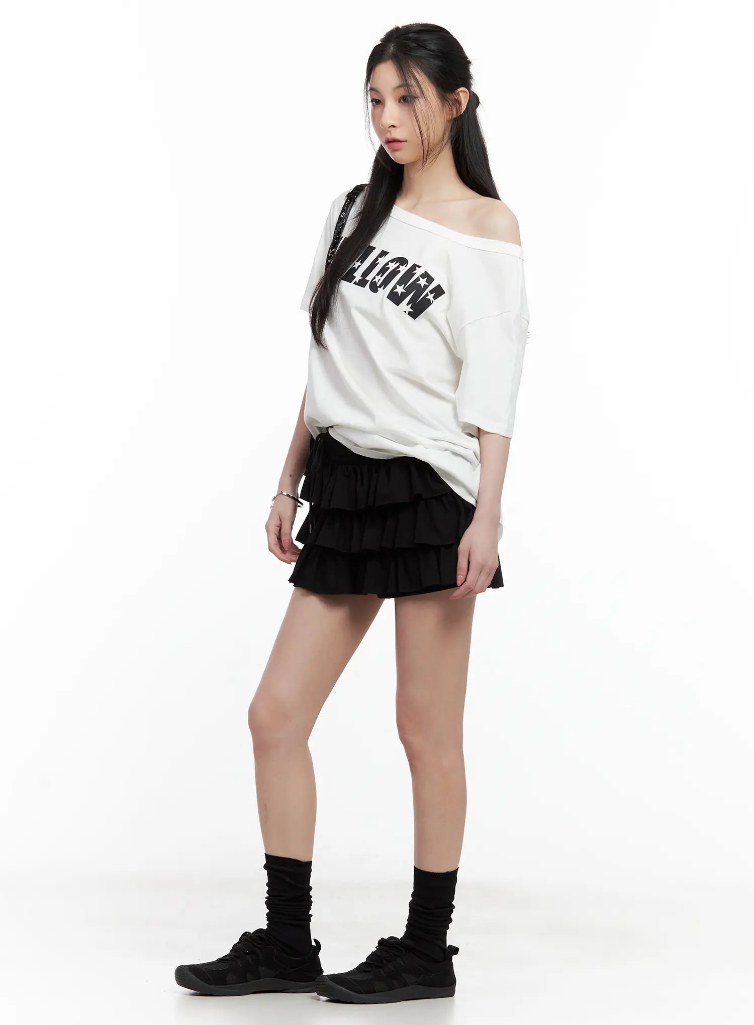 graphic-off-shoulder-oversized-tee-cl501