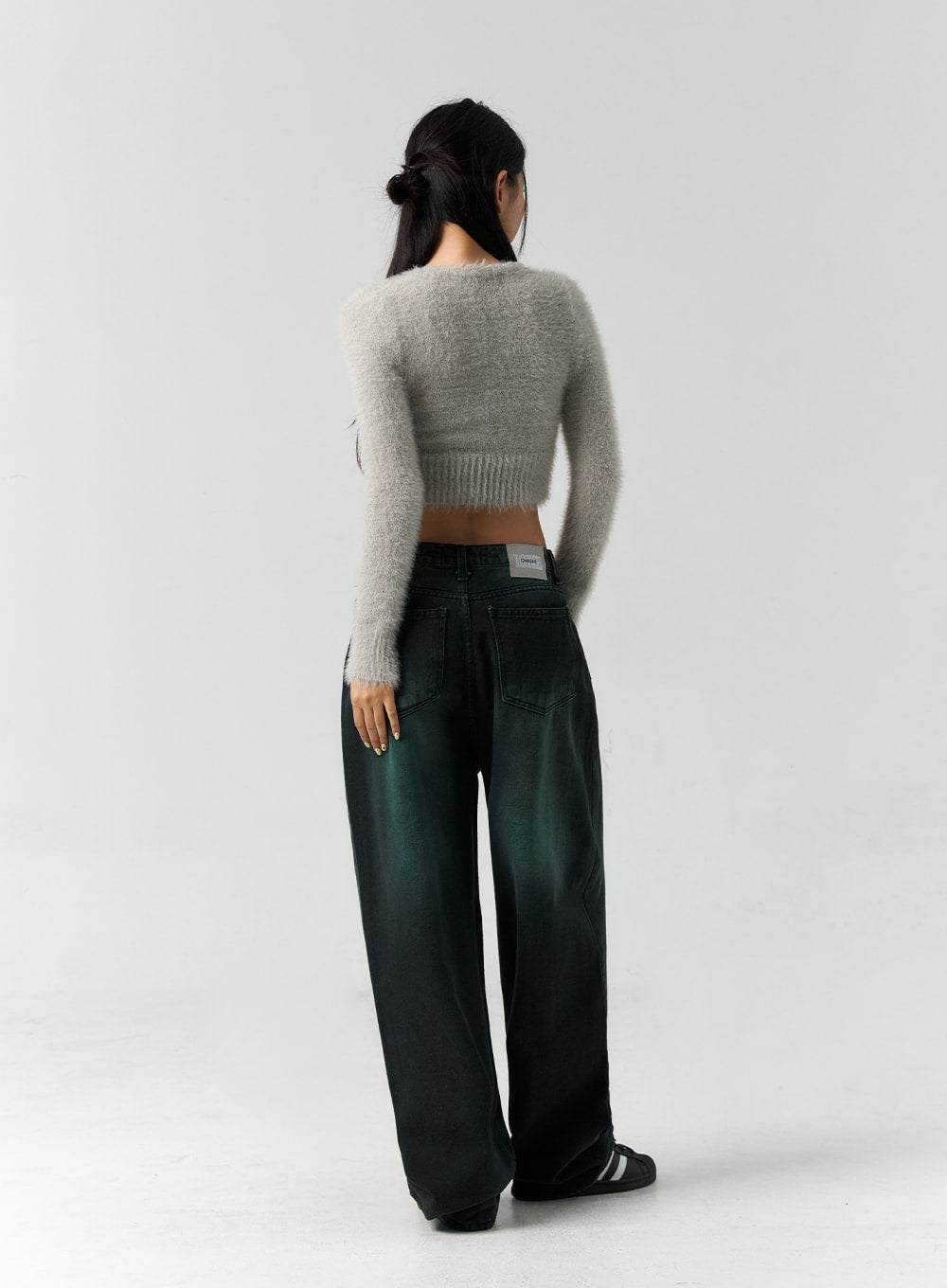 Comfy Wide Leg Color Jeans CS305 in dark green, full back view on model, back patch pockets and brand label at waistband visible, dark green faded wide-fit denim, paired with grey fuzzy cardigan.