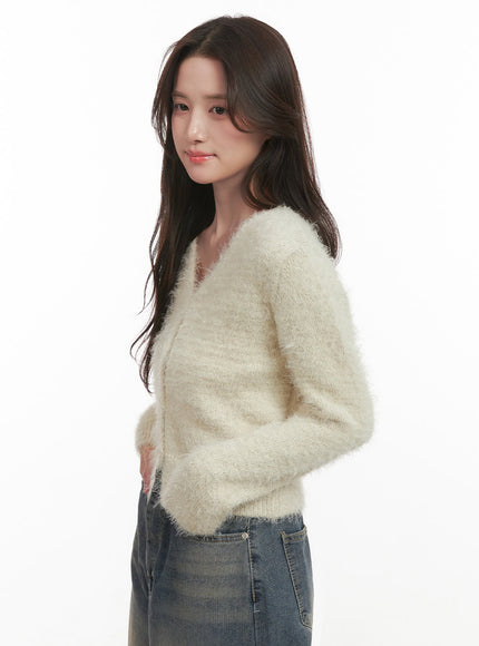 fuzzy-v-neck-buttoned-crop-cardigan-ij510