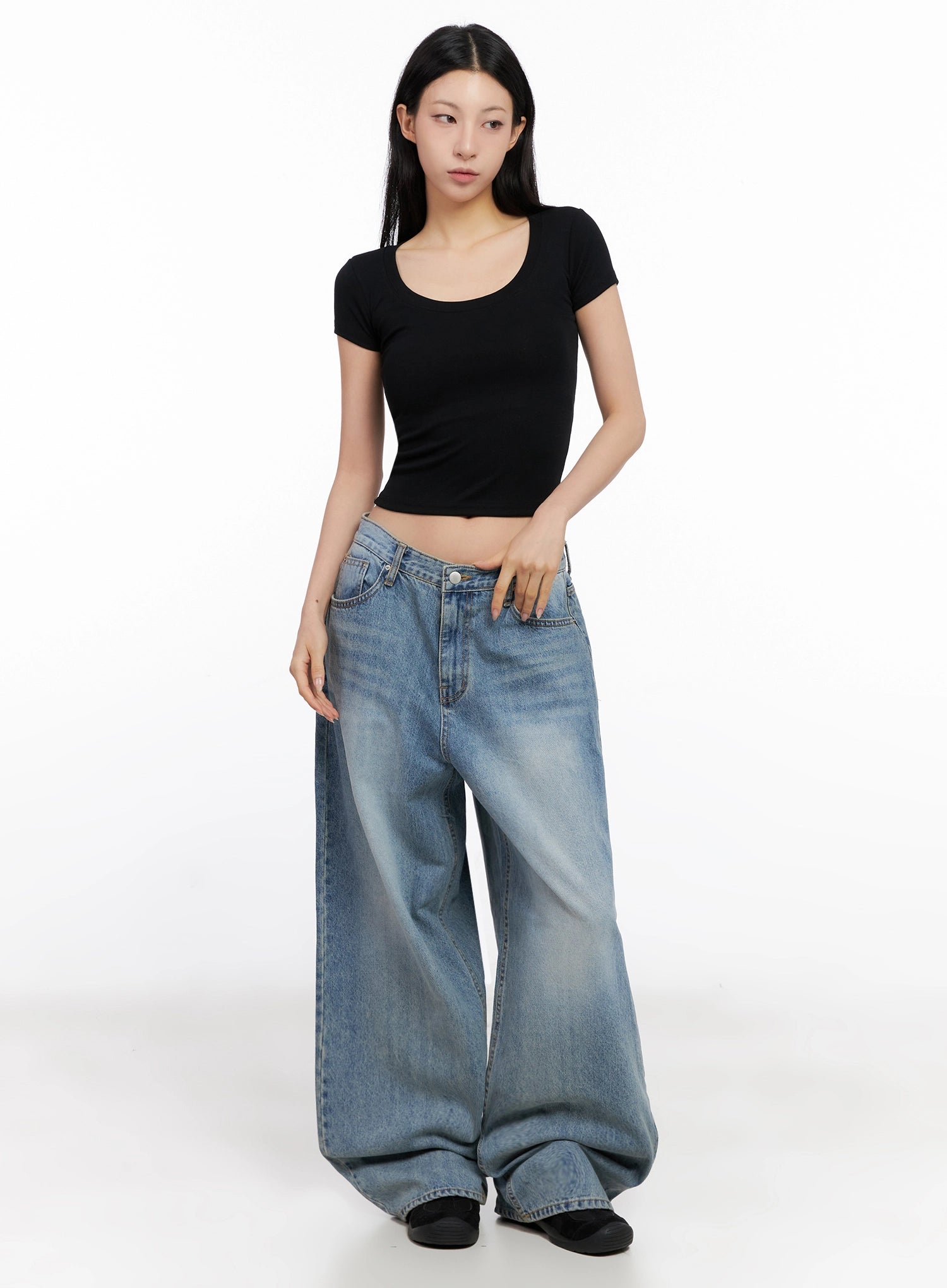 Seojin Washed Wide-Leg Jeans IG508 in blue, full-body front on model in black scoop-neck crop tee, relaxed stance, wide-leg cotton denim with low-rise washed waist.