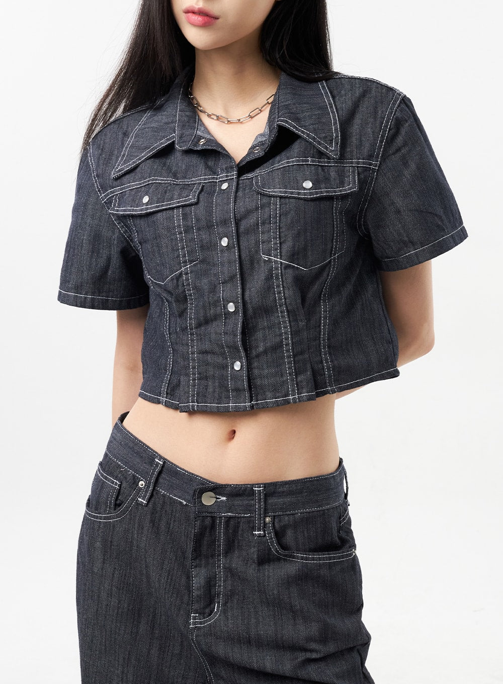 Low Rise Wide Pants CU312 in dark grey, upper hip close-up on model, low-rise waistband with contrast white stitch and front pocket detail visible, paired with matching denim crop top.
