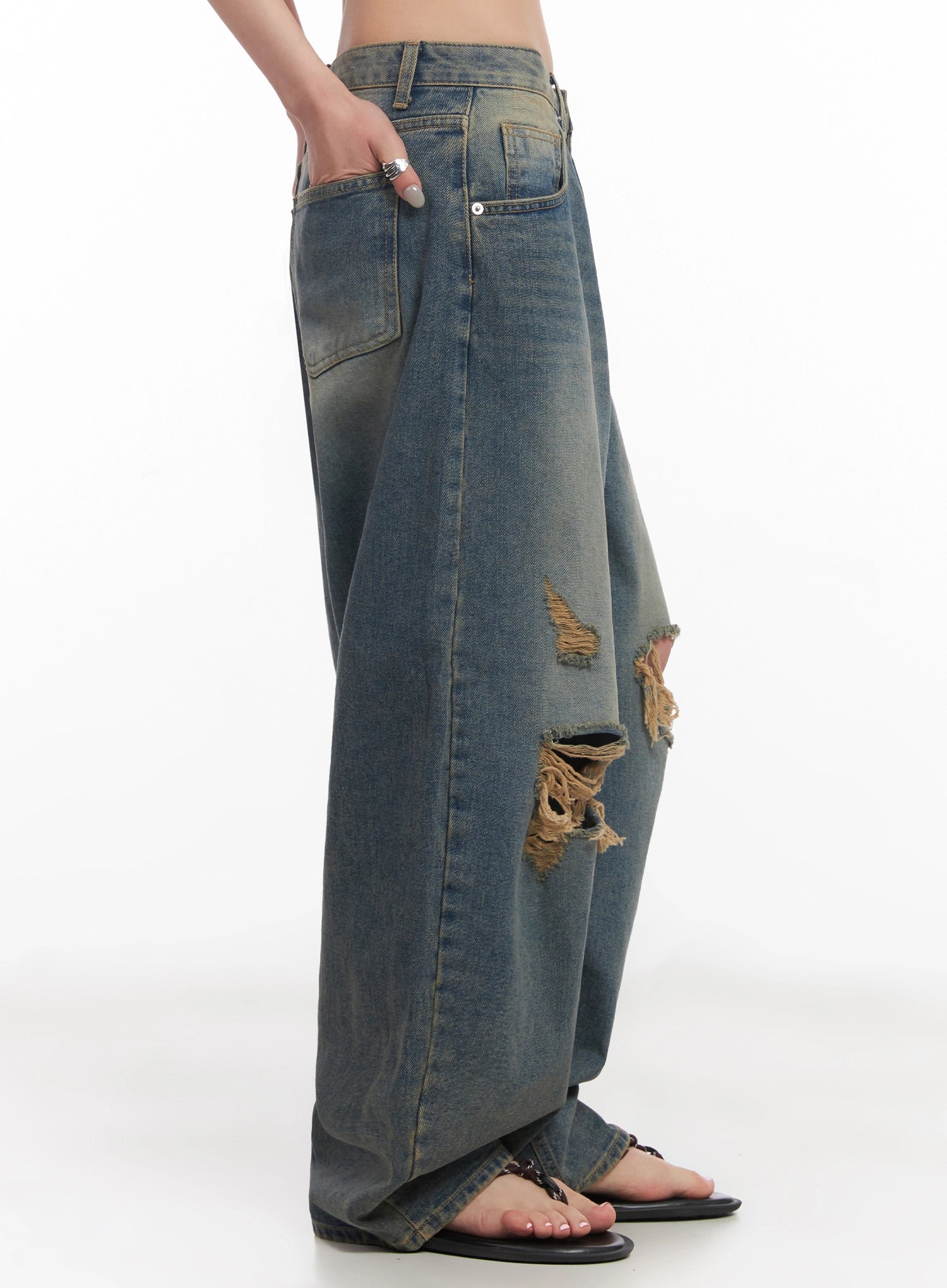 Jeemin Vintage Distressed Wide-Leg Denim Jeans IC503 in washed blue, side product-focus shot on model, back pocket and hip area visible, wide leg with knee distressing and vintage fade detail.